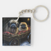 Pekingese Sneeuwslee Kerstdecoratie Sleutelhanger (Achterkant)