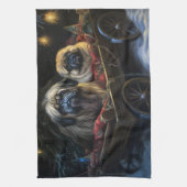 Pekingese Sneeuwslee Kerstdecoratie Theedoek (Verticaal)