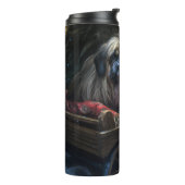 Pekingese Sneeuwslee Kerstdecoratie Thermosbeker (Gedraaid links)