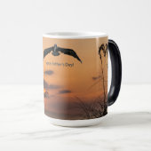 Pelican bij zonsopgang over de oceaan vaderdag magische mok (Voorkant rechts)