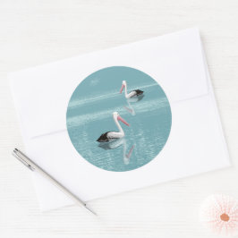 Pelican Couple Paddling op rustig aquawater Ronde Sticker