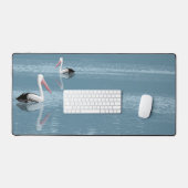 Pelican Couple Paddling op rustig blauw water Bureaumat (Keyboard & Muis)