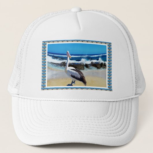 Pelican die van de doorsnede houdt, trucker pet (Voorkant)