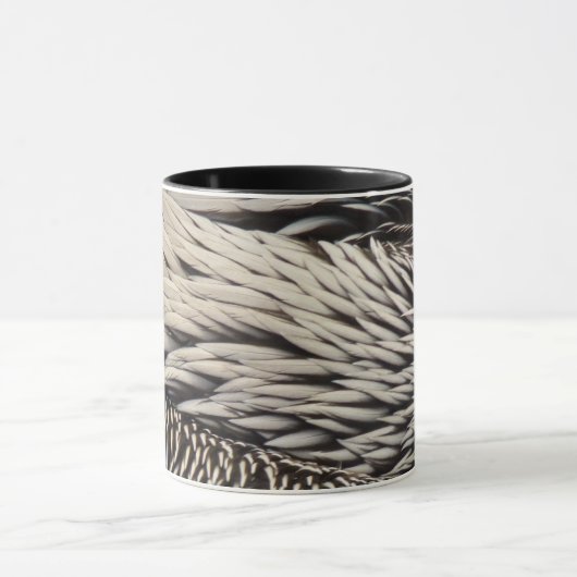 Pelican Feathers Abstracte Natuur Fotografie Mok (Midden)