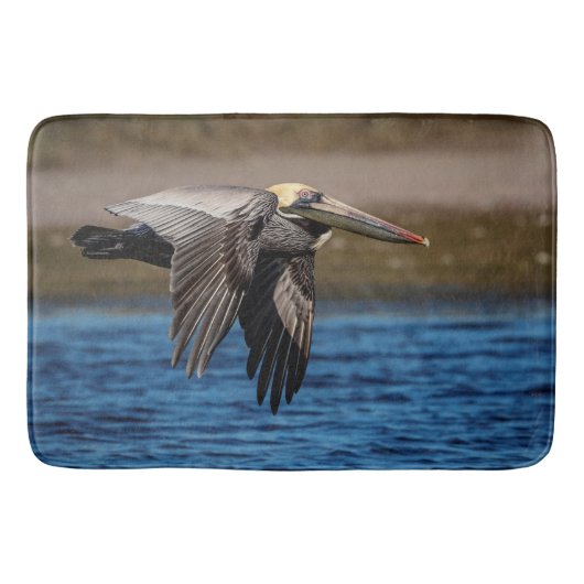 Pelican in vlucht badmat (Voorkant)