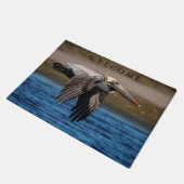 Pelican in vlucht deurmat (Schuin)