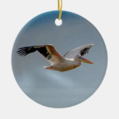 Pelican in vlucht keramisch ornament (Voorkant)