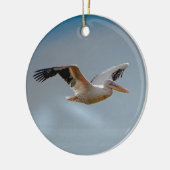 Pelican in vlucht keramisch ornament (Links)