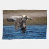 Pelican in vlucht theedoek (Horizontaal)