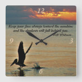 Pelican start op zonsondergang Golfkust Florida Vierkante Klok (Voorkant)