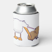 Pelican Tries to Eat Capybara Funny Cute Kawaii Blikjeskoeler (Blikje Achterkant)