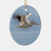 Pelican vliegt over het meer keramisch ornament (Rechts)