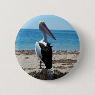 Pelikaan Op Strand Rots, Ronde Button 5,7 Cm