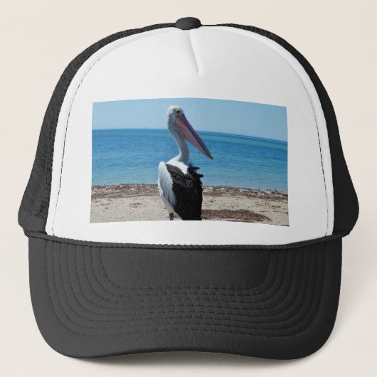 Pelikaan Op Strand Rots, Trucker Pet (Voorkant)