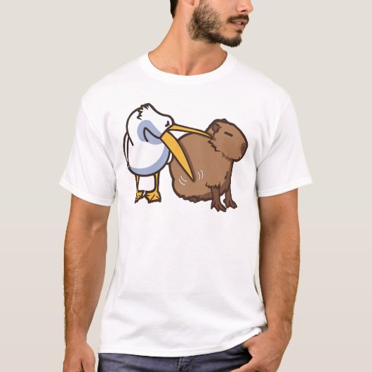 Pelikaan probeert Capybara Funny Meme te eten T-shirt (Voorkant)
