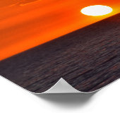Pelikaan vliegt bij zonsondergang poster (Hoek)