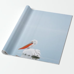 PELIKAN OP BLAUW WATER CADEAUPAPIER