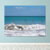 Pelikanen boven de Atlantische Oceaan Canvas Afdruk (Insitu (Houten vloer))