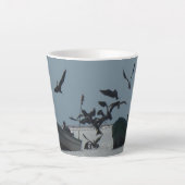 Pelikanen rond Vist de Mok van Boats Latte (Voorkant)