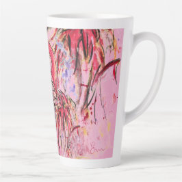 Pen met roze latte mok