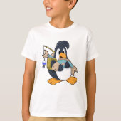 Penguin als Angler met vis T-shirt (Voorkant)
