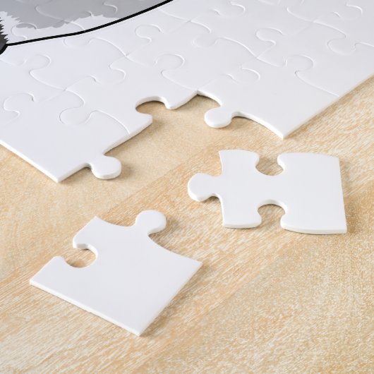 Penguin als secretaris met papier legpuzzel (Zijkant)