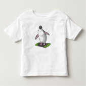 Penguin als Snowboarder met Snowboard Kinder Shirts (Voorkant)