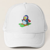 Penguin as Skier met Ski Scarf en zonnebrillen Trucker Pet (Voorkant)