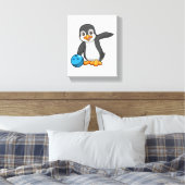 Penguin bij Bowling met Bowling-bal Canvas Afdruk (Insitu (Slaapkamer))