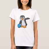 Penguin bij Bowling met Bowling-bal T-shirt (Voorkant)