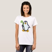 Penguin bij Hockey met Hockey bat T-shirt (Voorkant volledig)