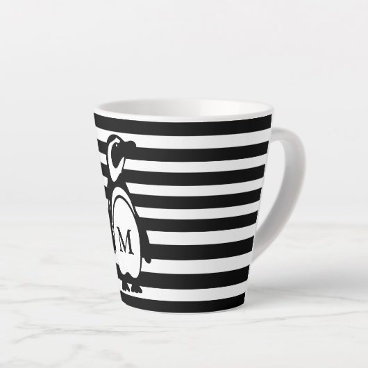 Penguin Black en White Striped Monogram Latte Mok (Rechterhoek)