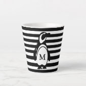 Penguin Black en White Striped Monogram Latte Mok (Voorkant)