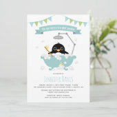 Penguin Boy in Blue Bathtub Shower Invitation Kaart (Staand voorkant)