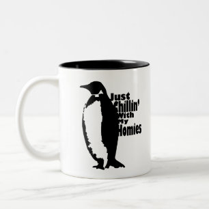 Penguin "Chillin" met mijn huizen Tweekleurige Koffiemok