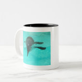 Penguin Diving Tweekleurige Koffiemok (Voorkant links)