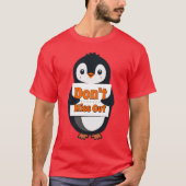 Penguin Don't Miss Out Throw Pillow T-shirt (Voorkant)