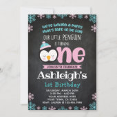 Penguin Eerste Verjaardagsuitnodiging Schrijfbord Kaart (Voorkant)