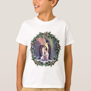 PENGUIN FAMILIE & WREATH by SHARON SHARPE T-shirt