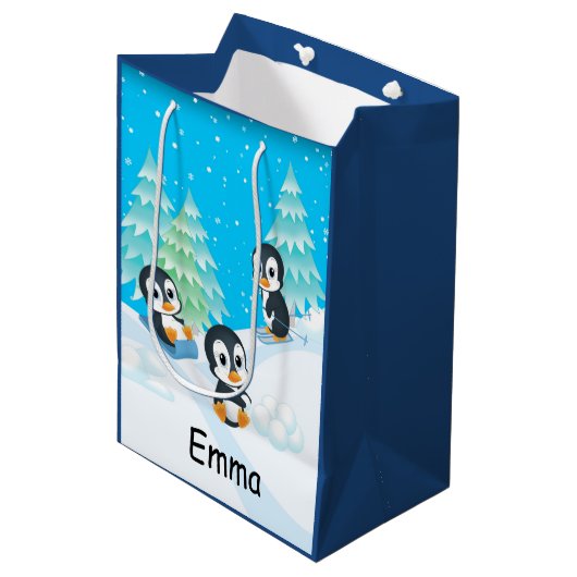 Penguin Fun kerstcadeau Medium Cadeauzakje (Voorkant Gekanteld)