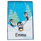Penguin Fun kerstcadeau Medium Cadeauzakje (Voorkant)