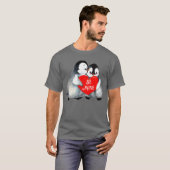 Penguin Hug Heart De knop Teksthart aanpassen T-shirt (Voorkant volledig)