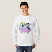 Penguin in Bathtub met Duck T-shirt (Voorkant volledig)