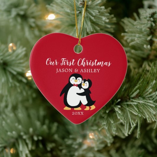 Penguin Love ons First Kerstfeest Keramisch Ornament (Boom)
