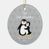 Penguin Love ons First Kerstfeest Keramisch Ornament (Links)