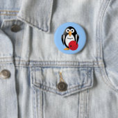 Penguin met een bowlingkom ronde button 5,7 cm (In situ)
