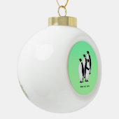 Penguin met een mobiele telefoon keramische bal ornament (Links)