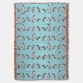 Penguin Party Throw Deken (Lichtblauwe Mix) (Voorkant Verticaal)