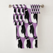 Penguin Pattern Paars Black White Bad Handdoek (Insitu)