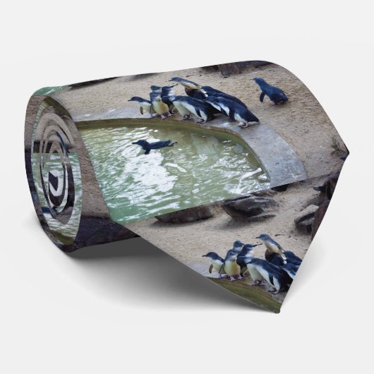 Penguin Relay: Penguin Flock Swim Team, Stropdas (Opgerold)